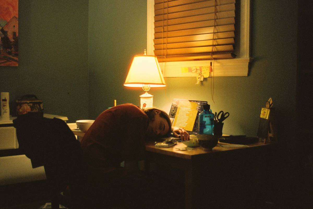 7 Habit Consistency Tips That Actually Stick (Even When You’re Exhausted)