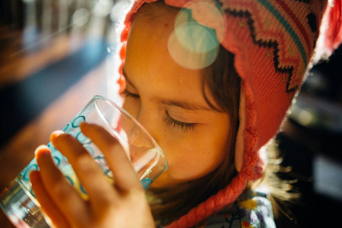habit easy hacks: clear water bottle used as mindfulness trigger on office desk
